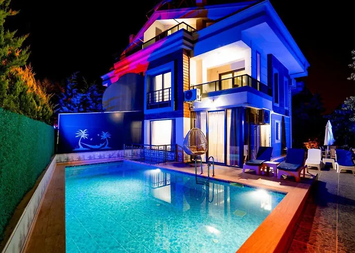 3 Bedroom - Close To The Center Villa *