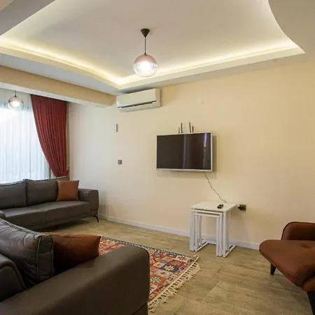 3 Bedroom - Close To The Center *