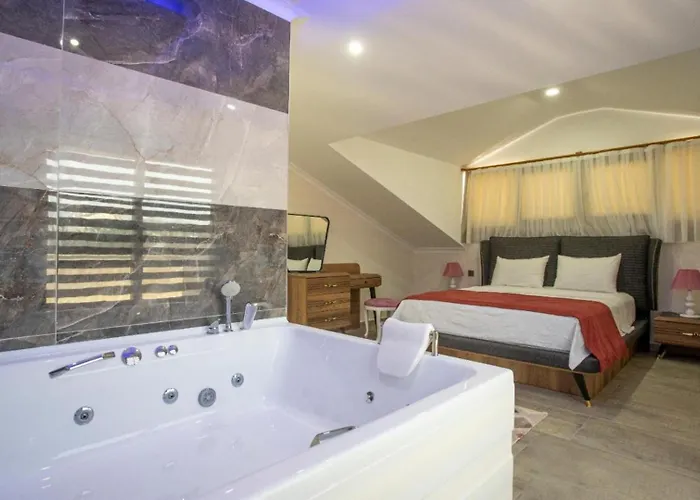 3 Bedroom - Close To The Center 别墅 *