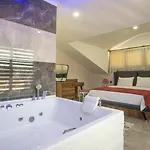 3 Bedroom - Close To The Center Villa *